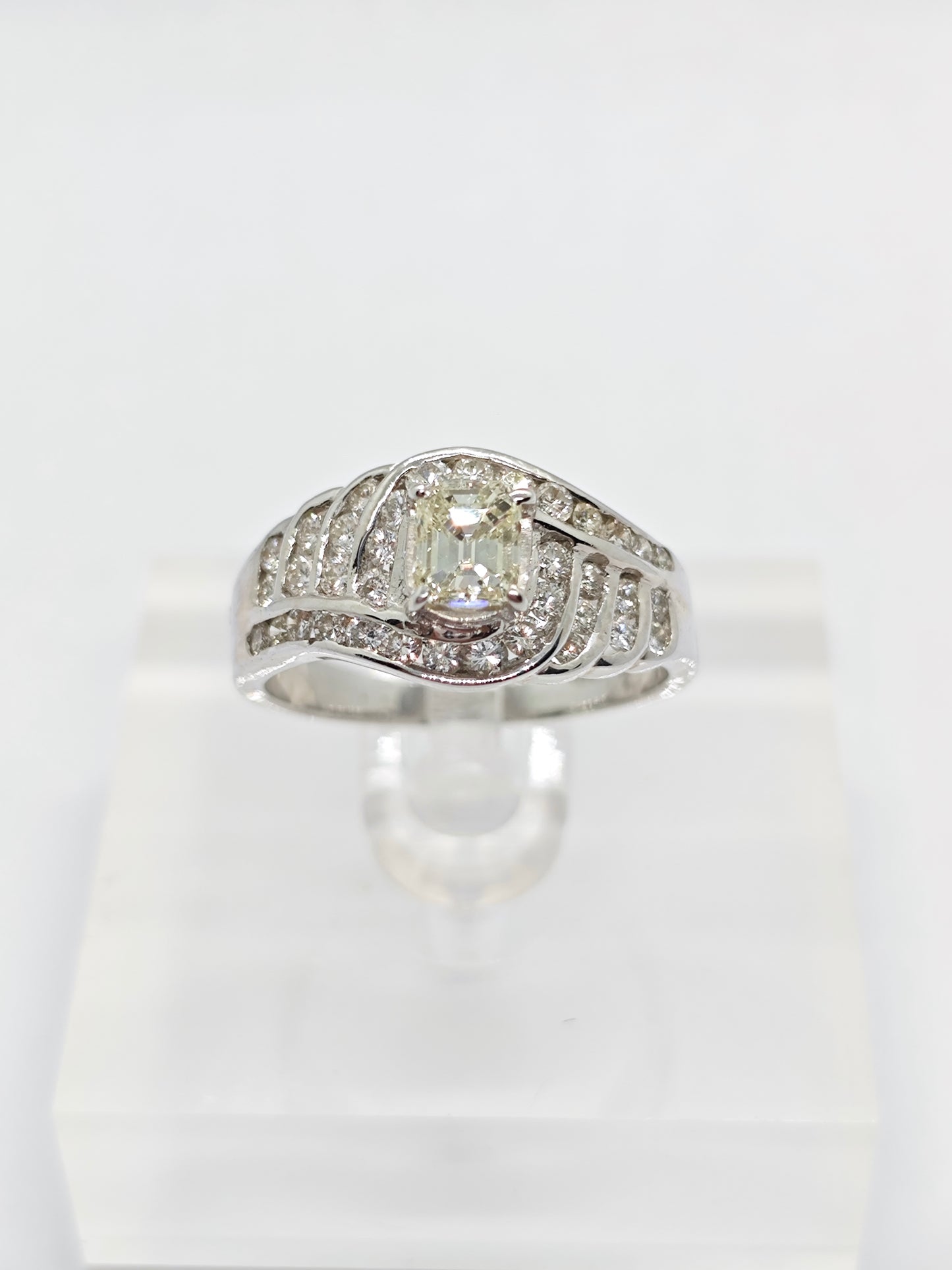 WG Diamond Radiance R2573