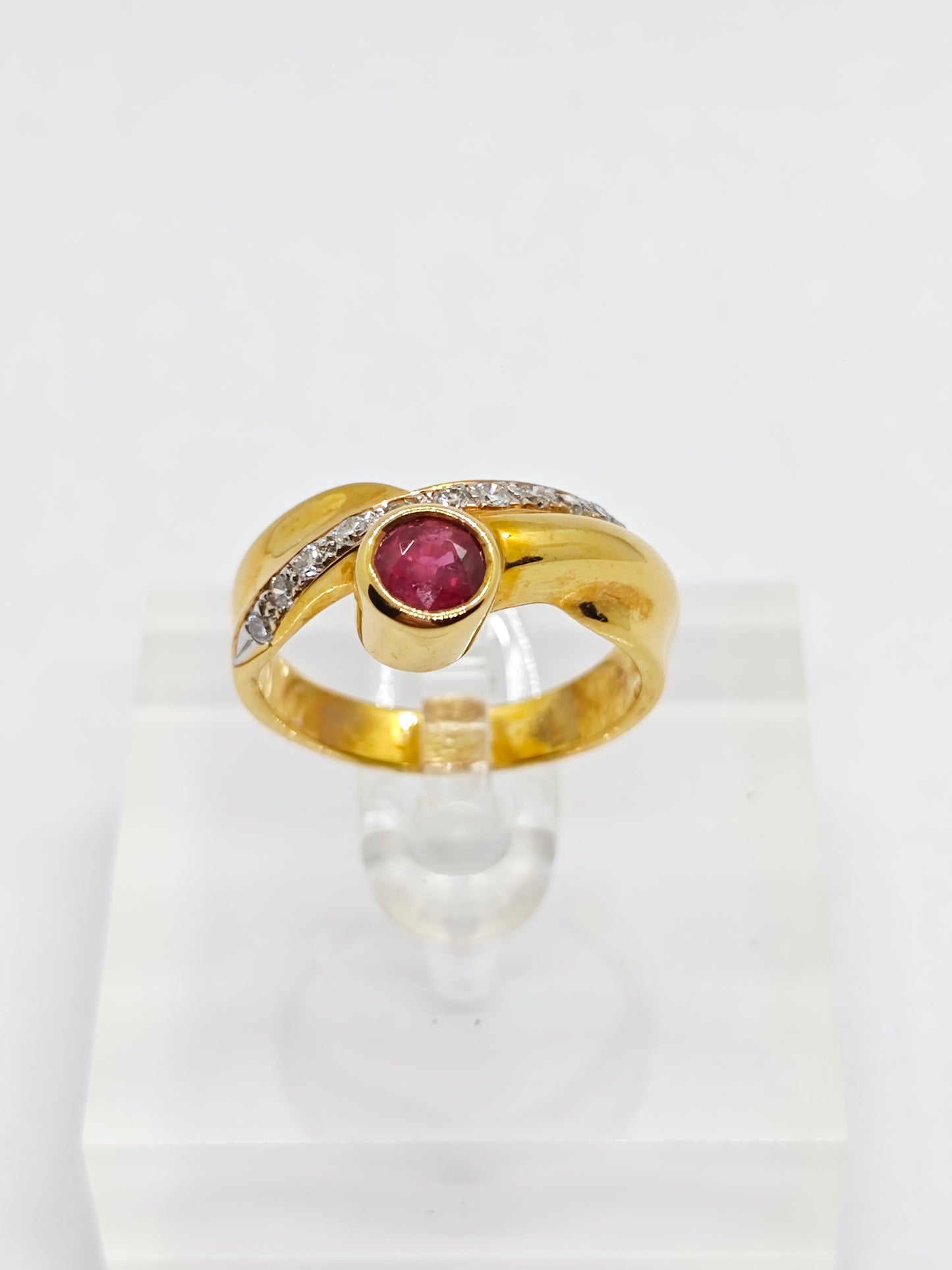 WG Ruby Royale R1157