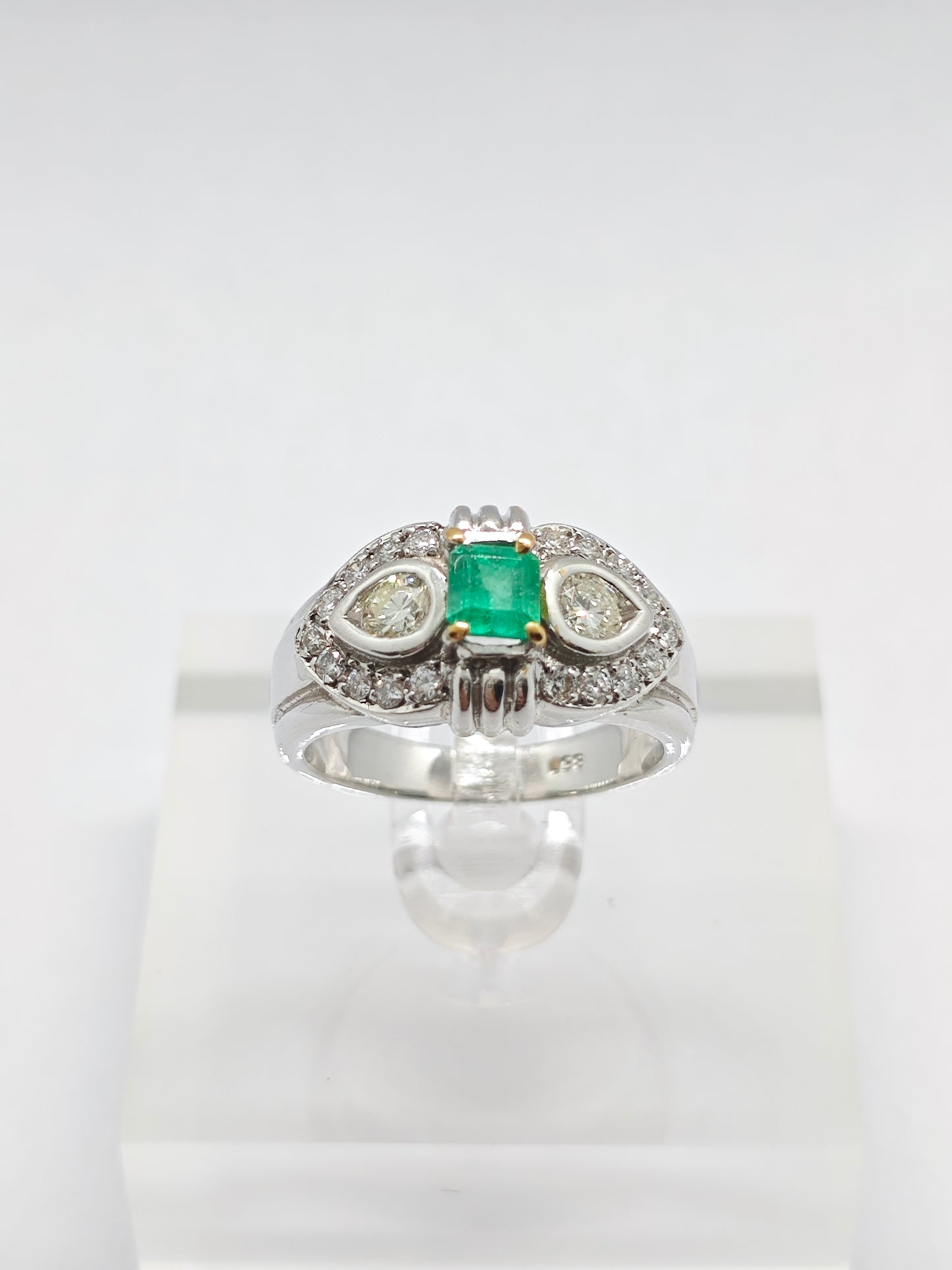 WG Emerald Elegance R1277