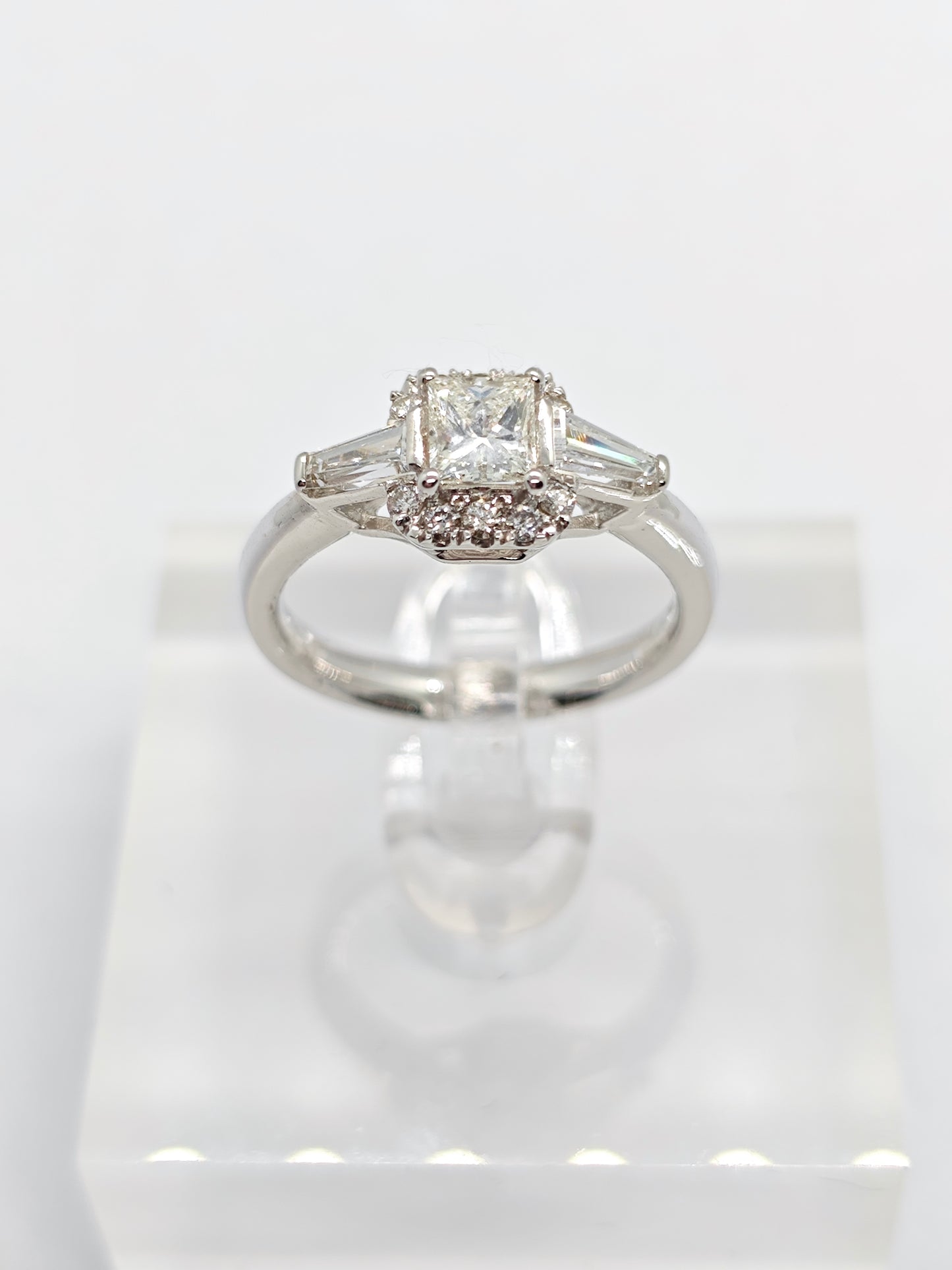 WG Diamond Radiance R4435